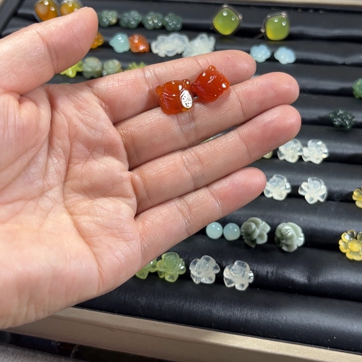 蛇纹石玉耳饰未镶嵌