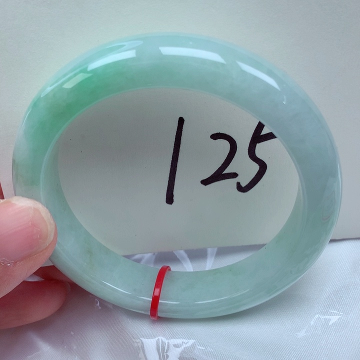 翡翠手镯未镶嵌翡翠