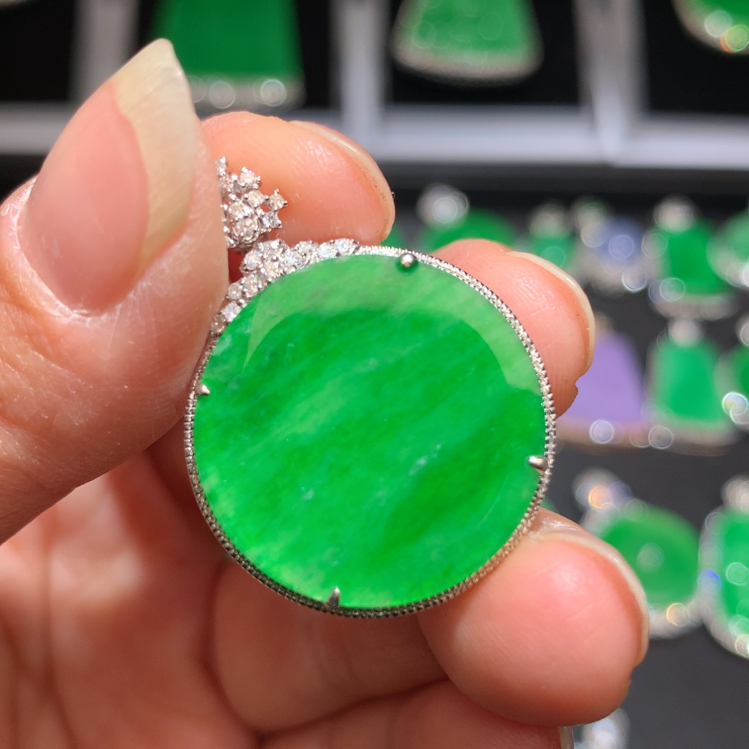 翡翠颈饰18K金镶嵌翡翠