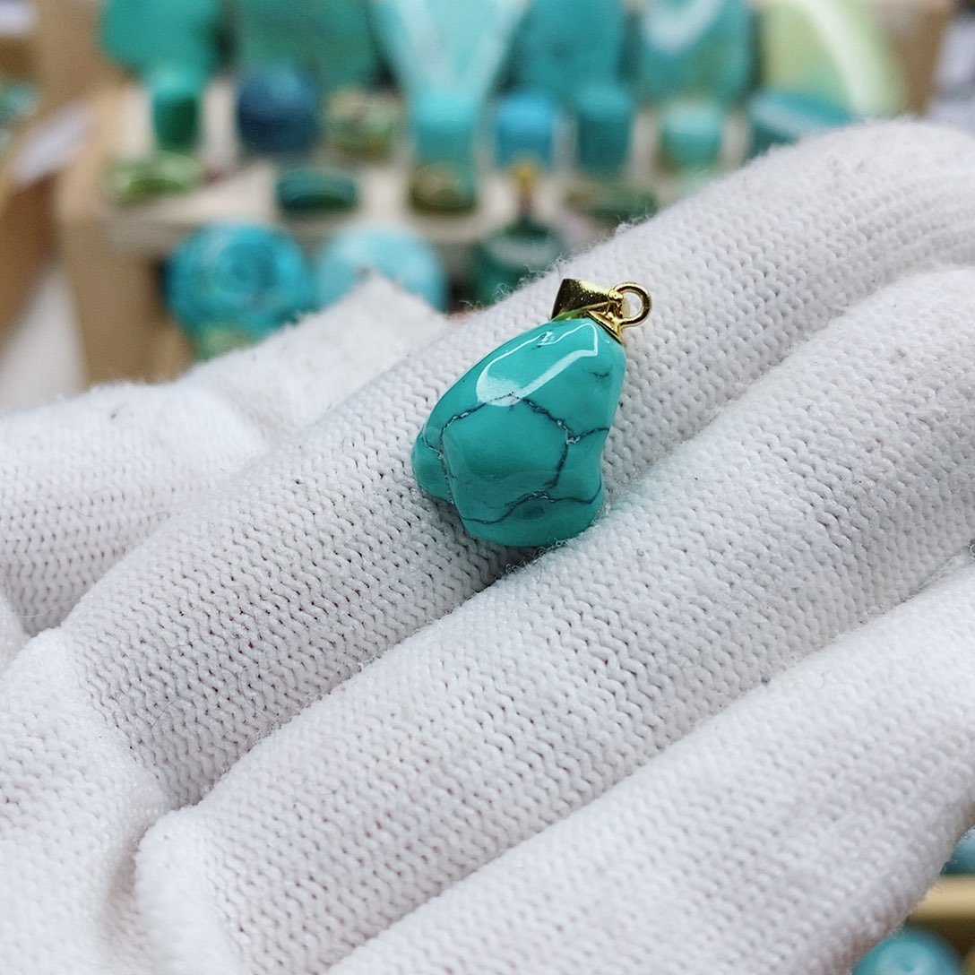 绿松石颈饰未镶嵌