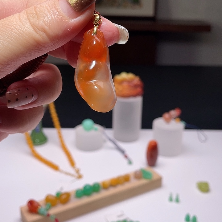 石英质玉未镶嵌颈饰