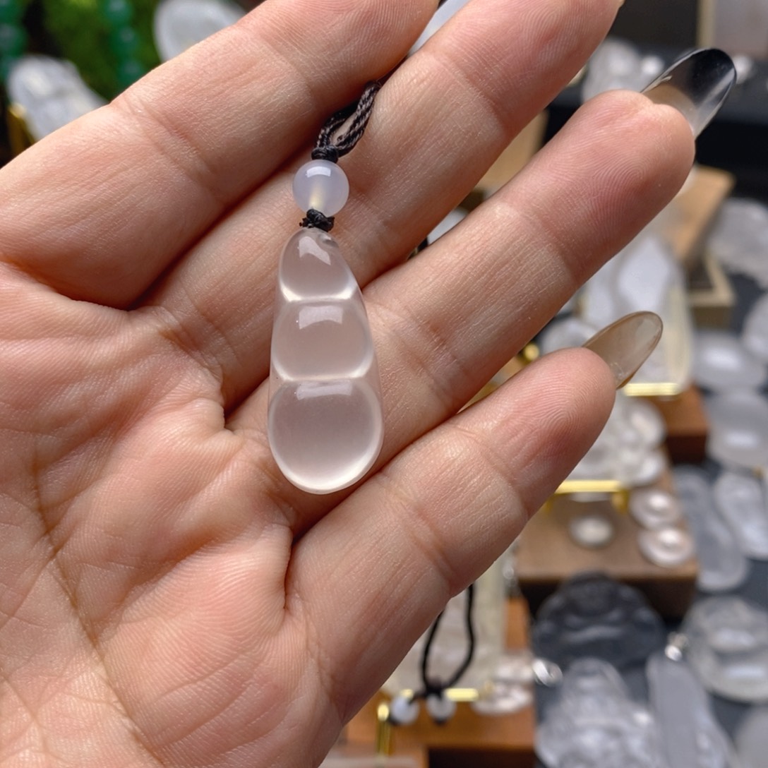 石英质玉颈饰未镶嵌