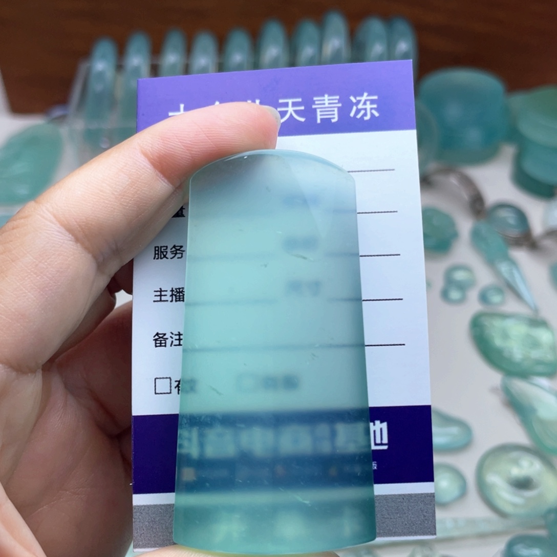 挽***.未镶嵌蛇纹石玉颈饰