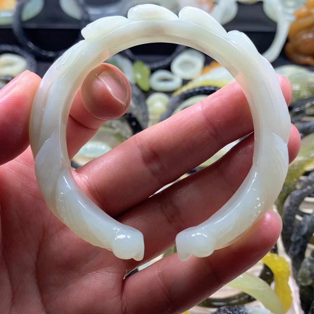 岫玉手镯未镶嵌幽****开手镯