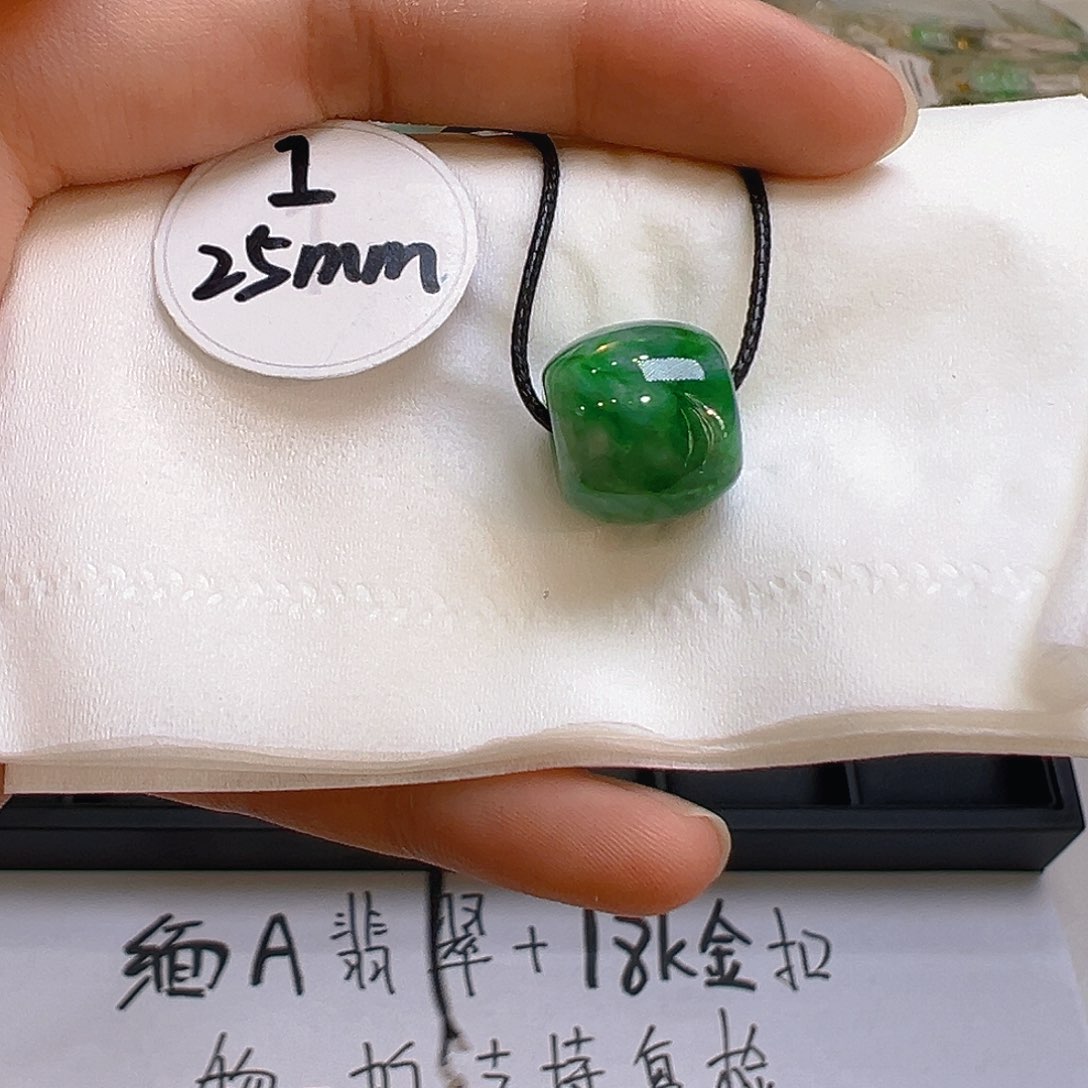 翡翠吊坠(不含链)未镶嵌翡翠