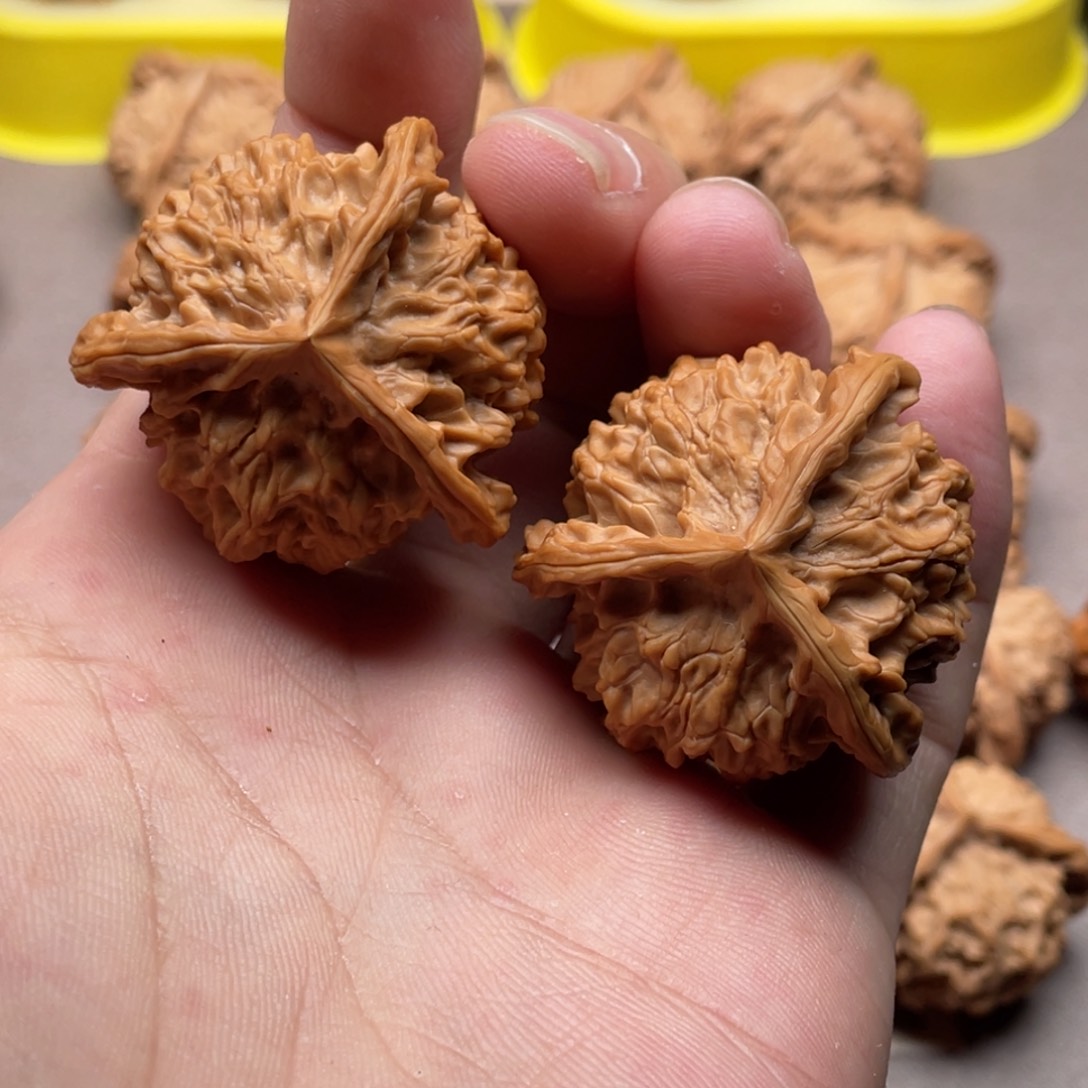 文玩核桃把件小***鱼核桃