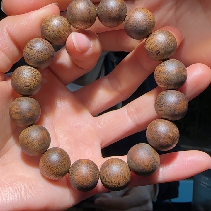 沉香手串透顶绿1.4手串18克+