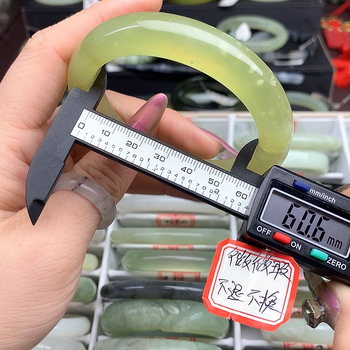 蛇纹石玉手镯未镶嵌825