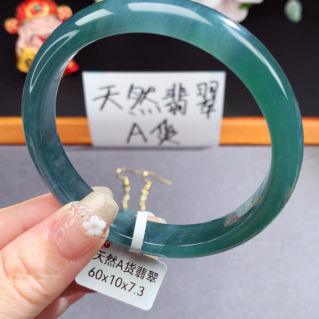 翡翠未镶嵌手镯（圆镯）