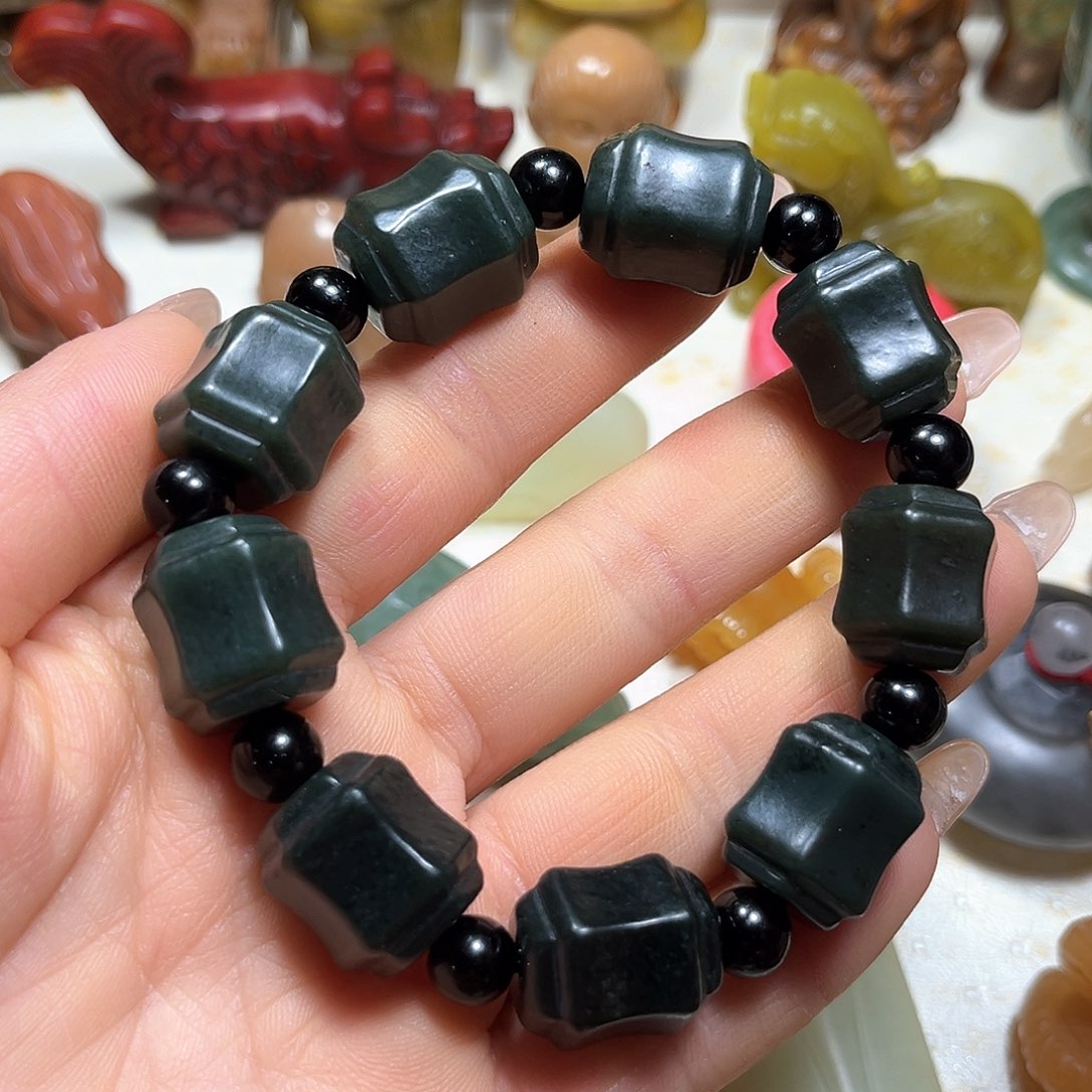 白玉菩提吊坠白玉菩提吊坠