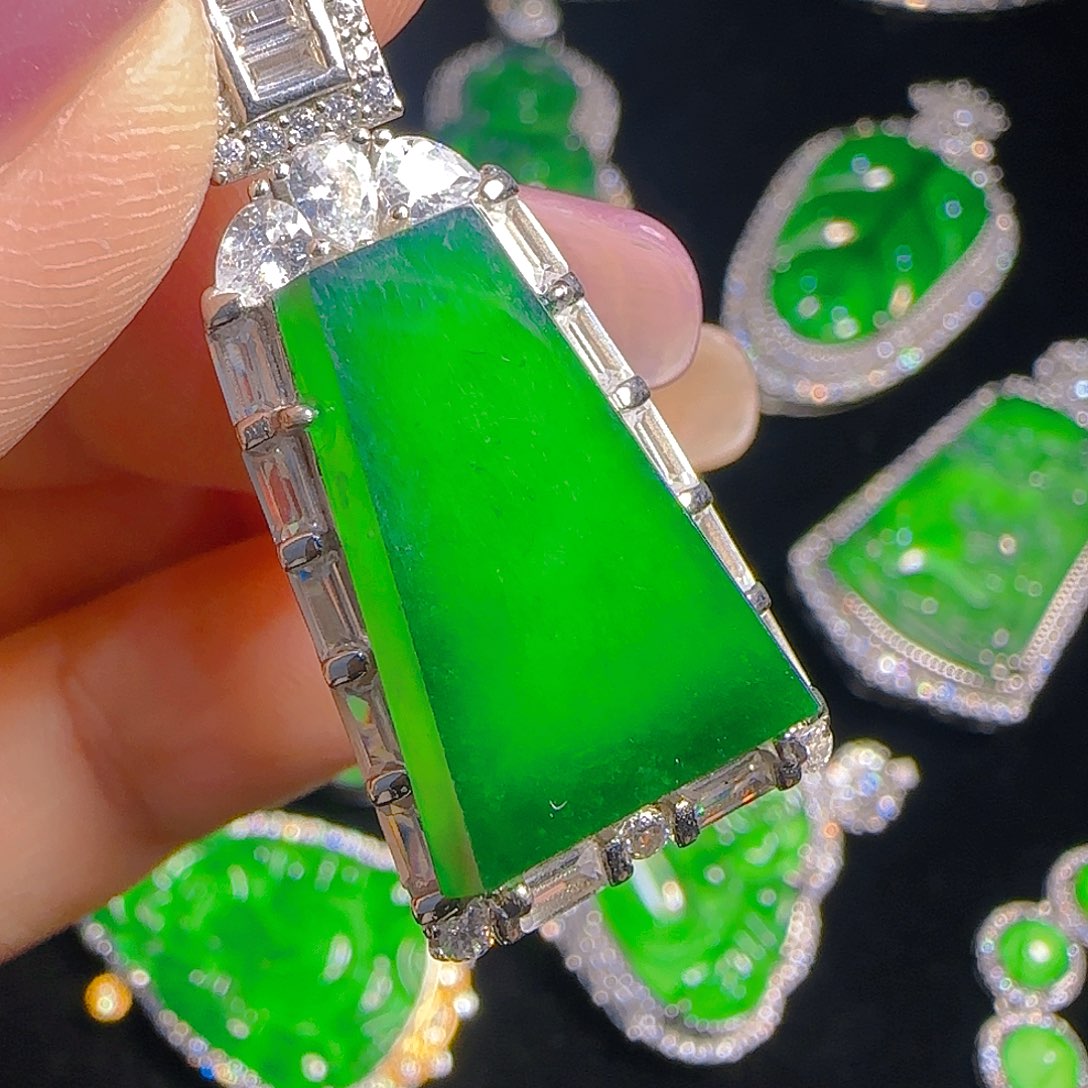 翡翠吊坠(赠链)银S925镶嵌