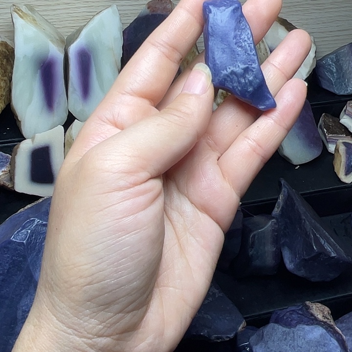 隐***鍭石材新疆托克逊紫蛋白