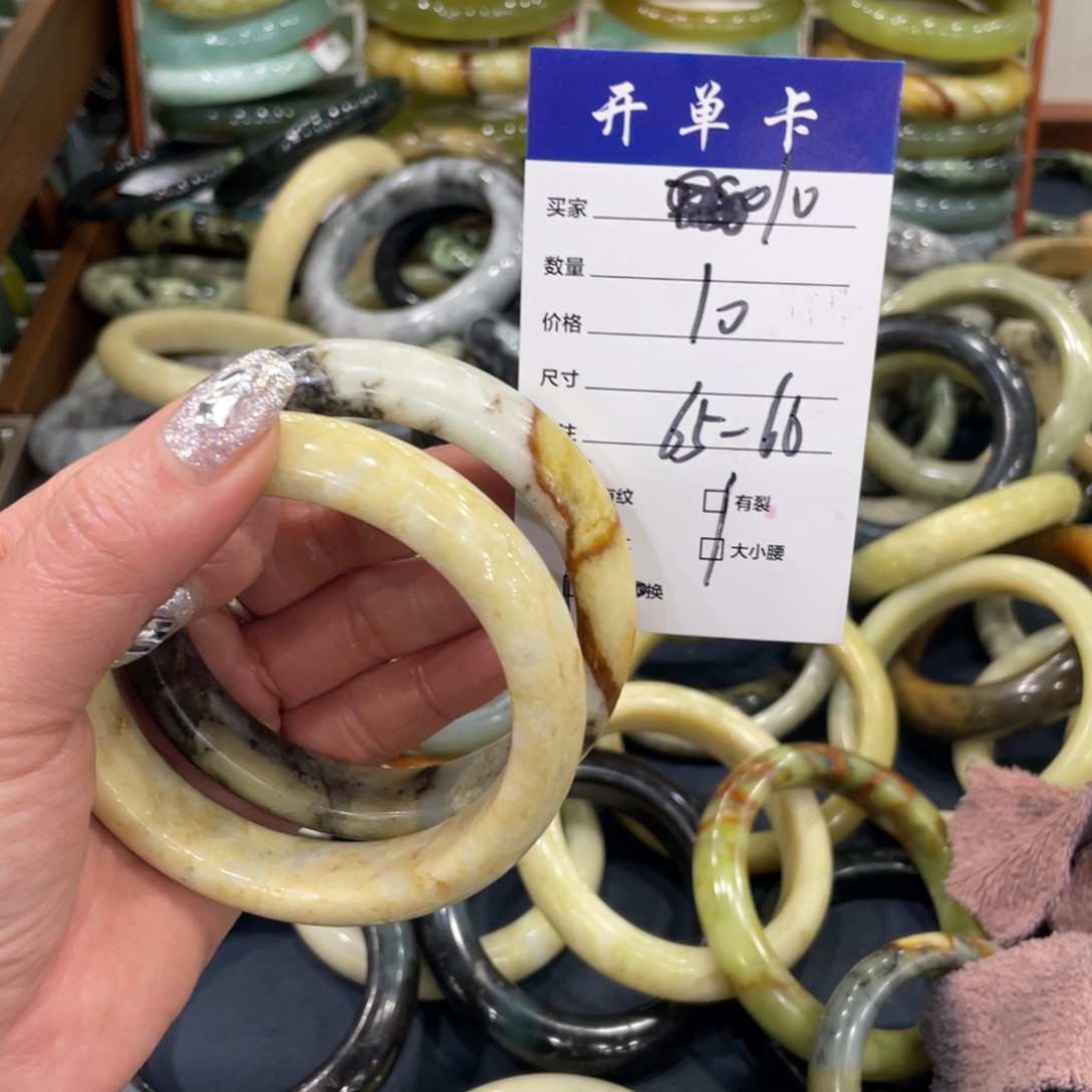 蛇纹石玉未镶嵌手镯