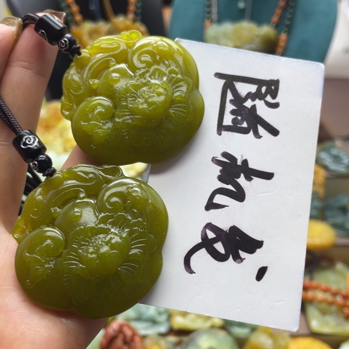 蛇纹石玉合金颈饰