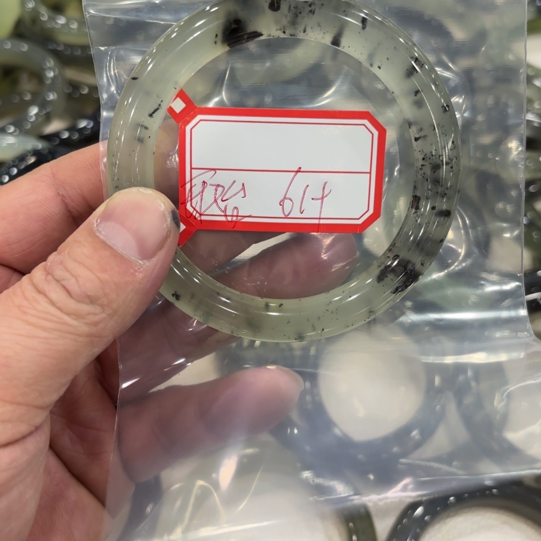 蛇纹石玉手镯未镶嵌一****始