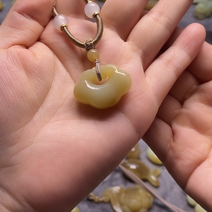 和田玉（糖玉）未镶嵌颈饰