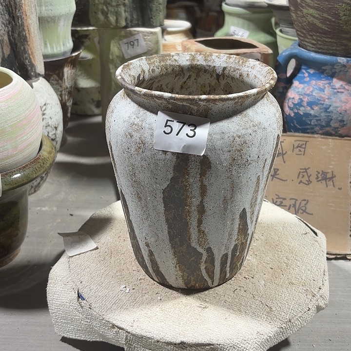 陶摆件高19，口11，有孔573，瑕疵处理