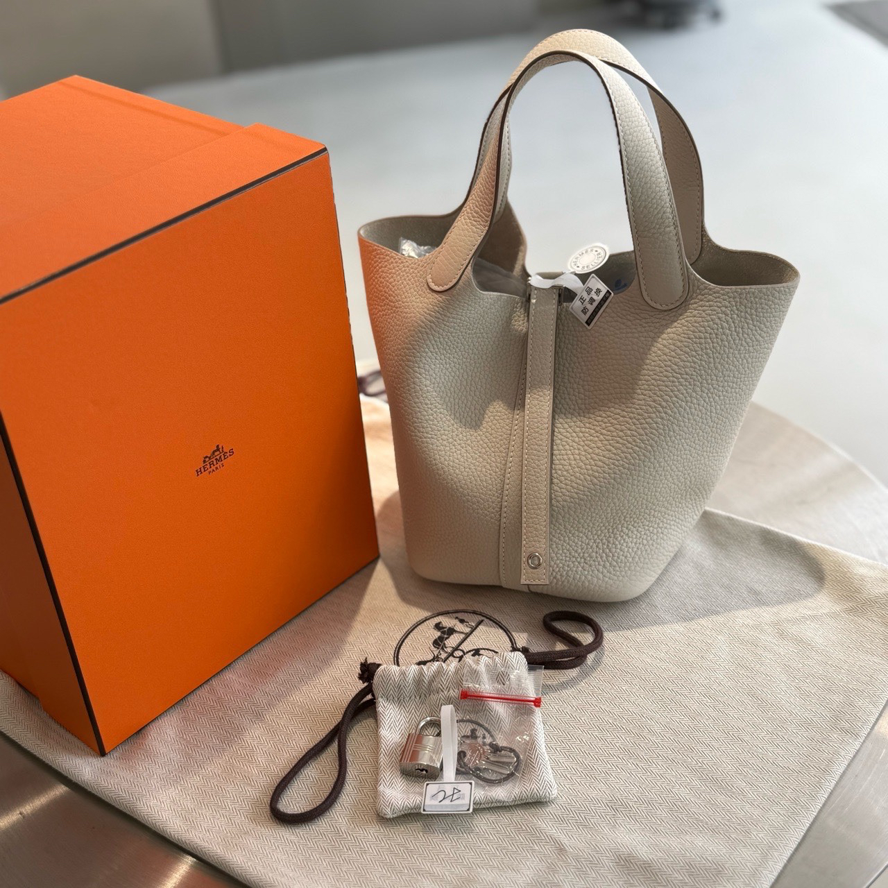 未使用 Hermes/爱马仕 W刻 pioctin 18 菜篮子 奶昔白 银扣3939