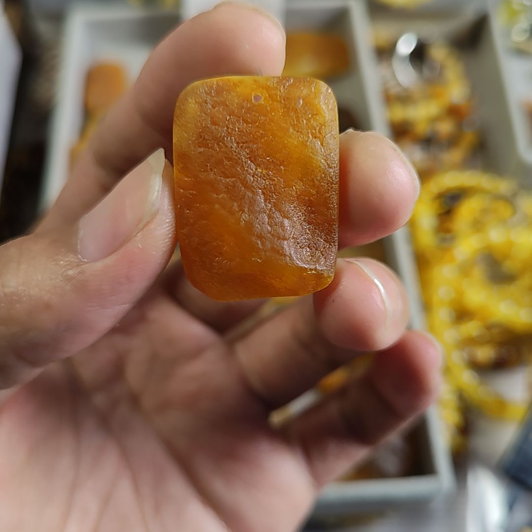琥珀裸石未镶嵌俄料蜜蜡牌子
