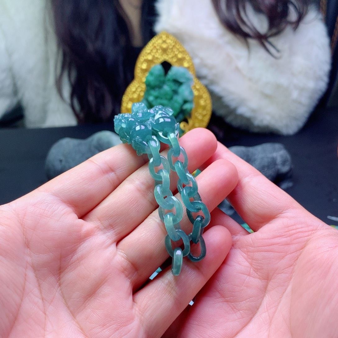 张***型定制翡翠未镶嵌翡翠