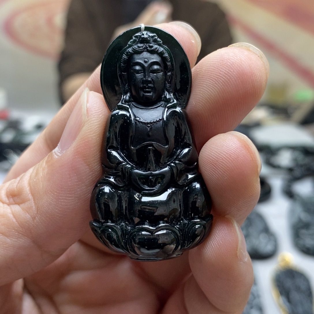 翡翠未镶嵌颈饰观音