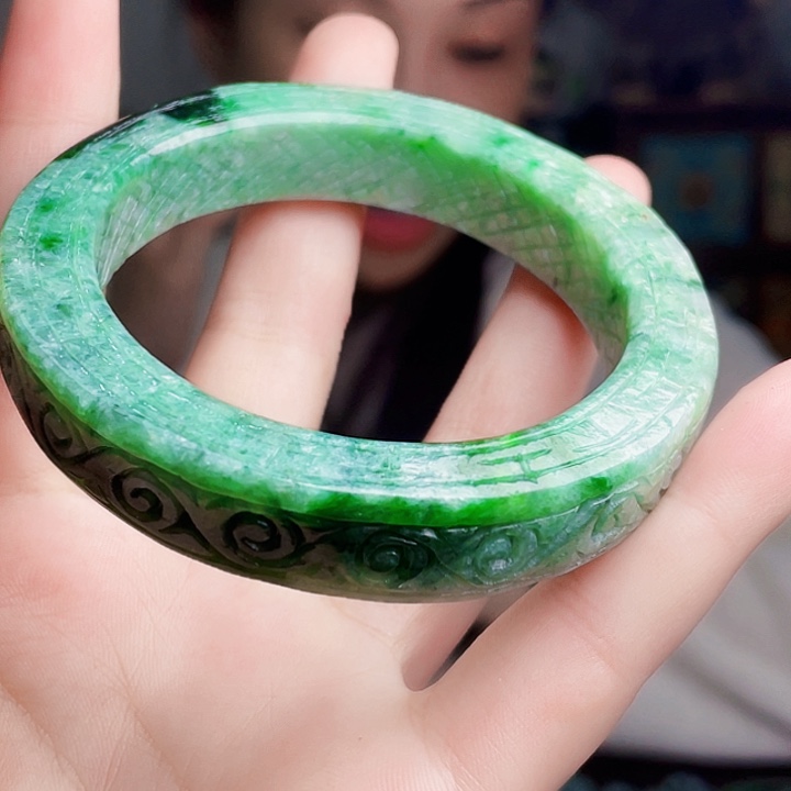 翡翠未镶嵌颈饰多样性58.4