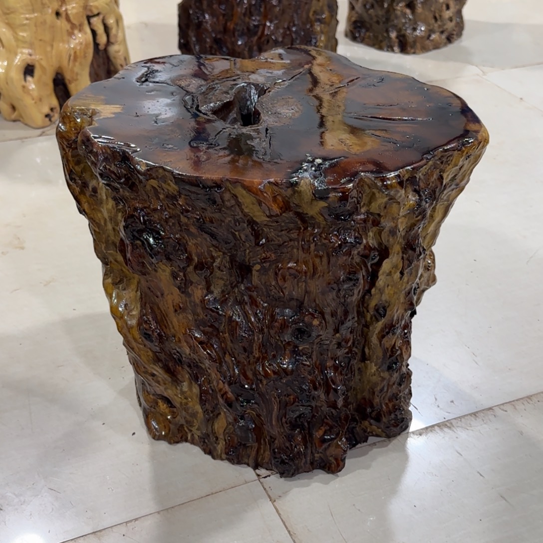 非***属龙纹鸡心枣木手工艺品 