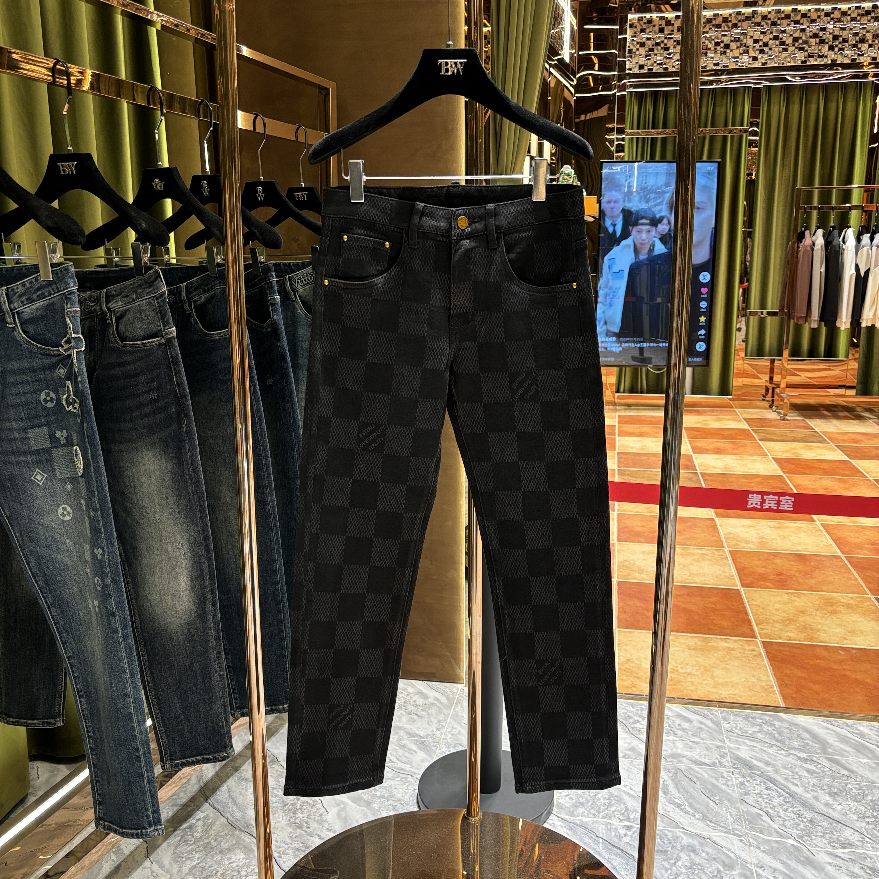 【焱焱专属】春季新款轻奢潮牌重工定制洗水牛仔裤（77031）