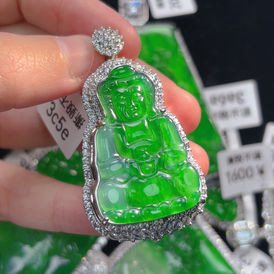 翡翠颈饰未镶嵌观音