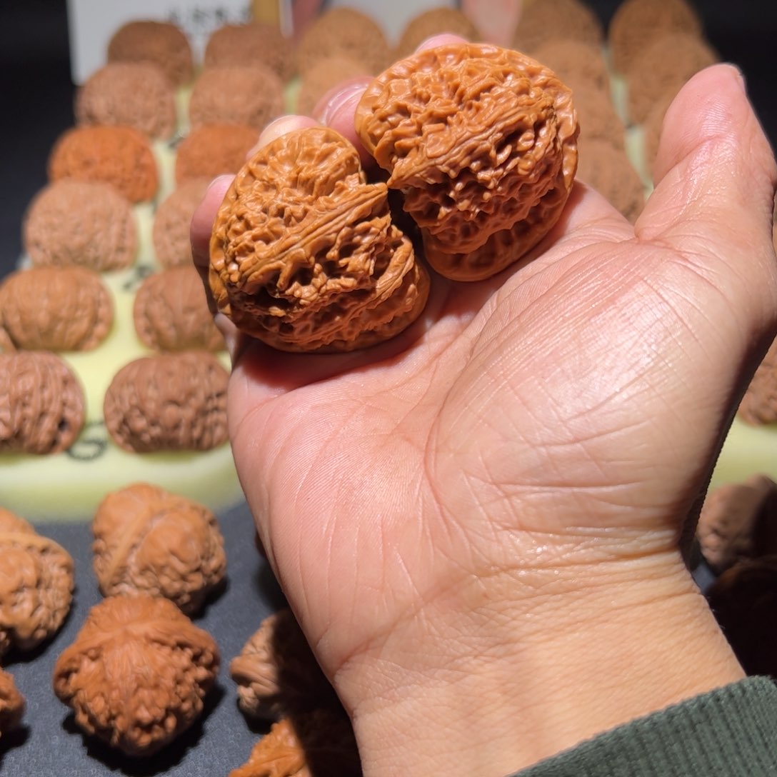 文玩核桃吊坠S***森44三角白