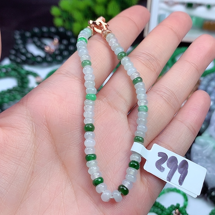 翡翠颈饰未镶嵌手串
