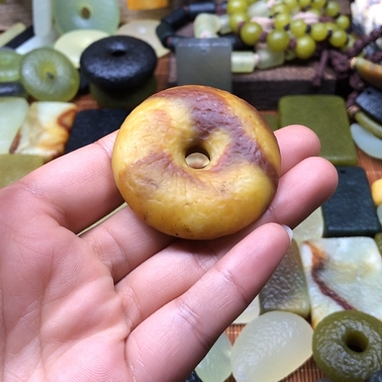 岫玉未镶嵌颈饰岫