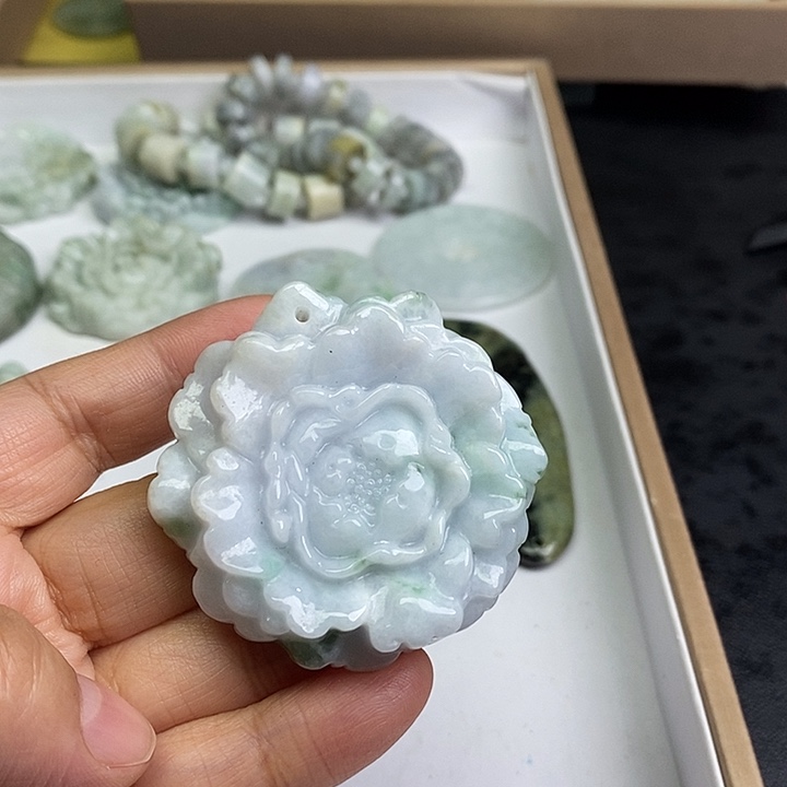 翡翠未镶嵌颈饰天然翡翠110