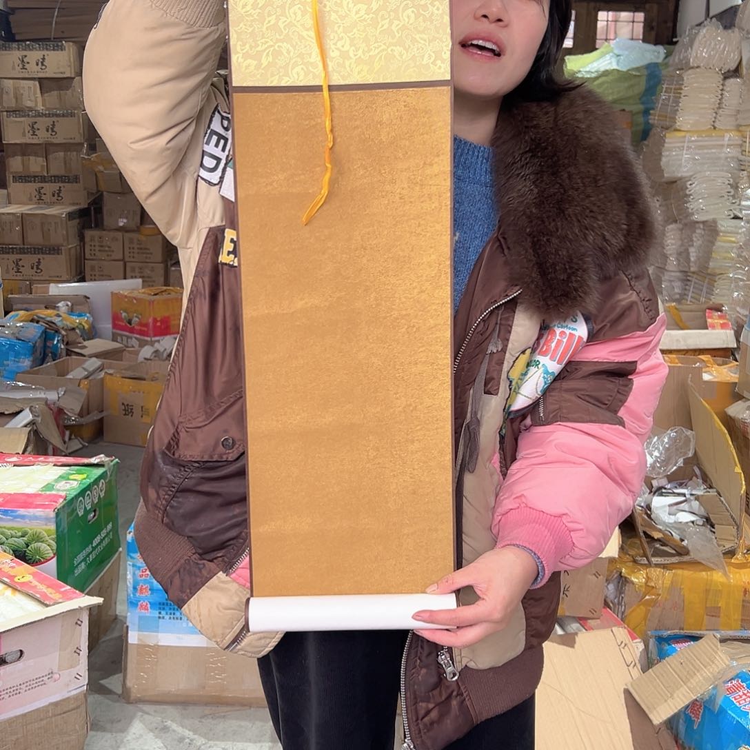 四尺三开鎏金条屏。    