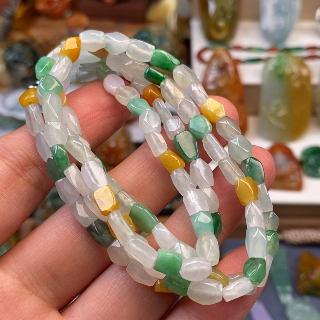 凝***月翡翠未镶嵌颈饰长串