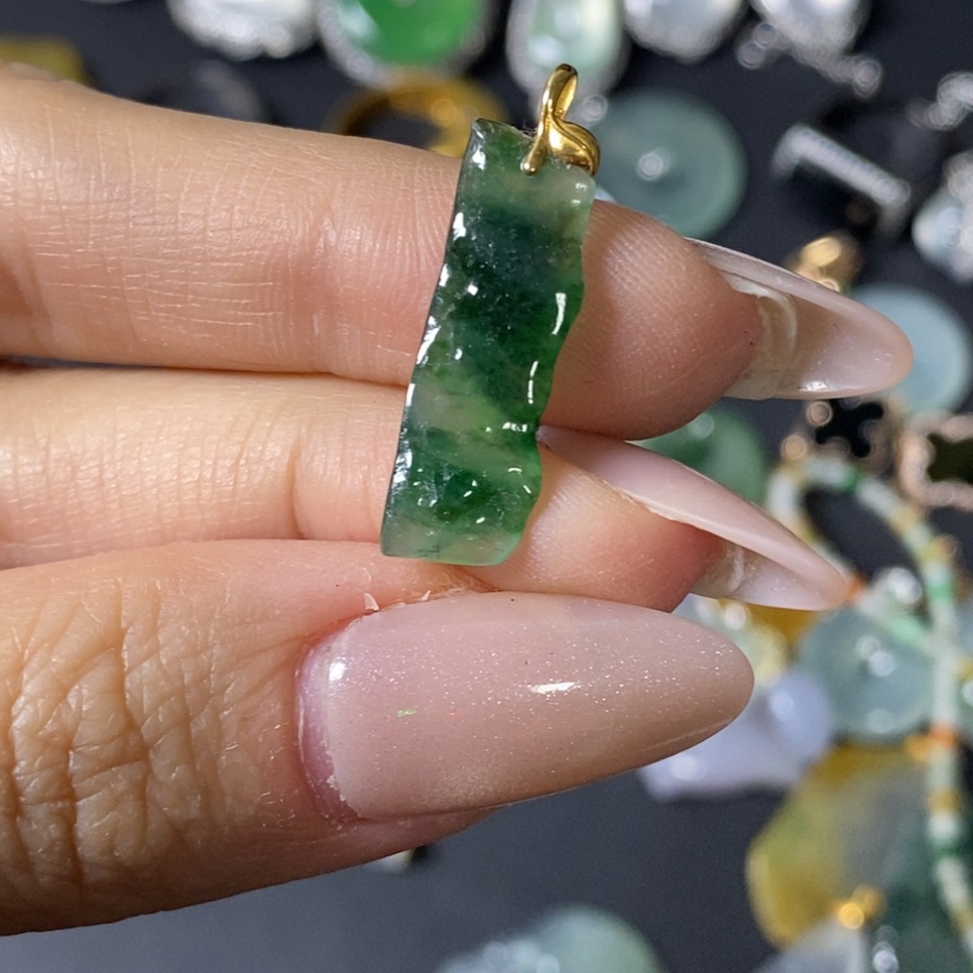 翡翠18K金镶嵌颈饰