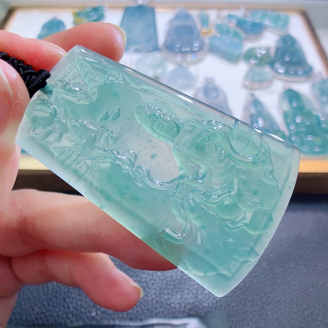 翡翠颈饰未镶嵌翡翠
