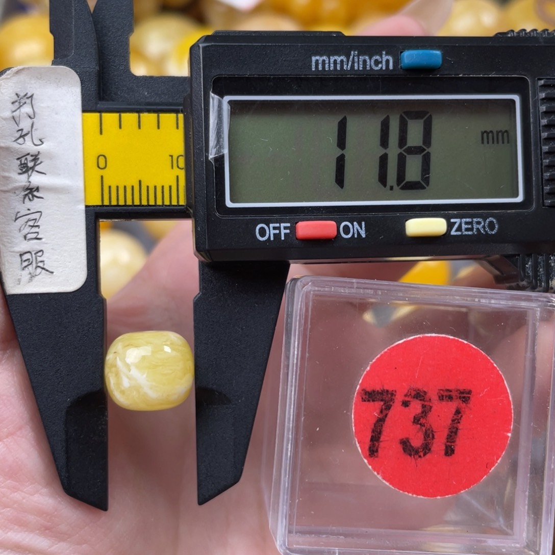 蜜蜡未镶嵌珠宝奇石