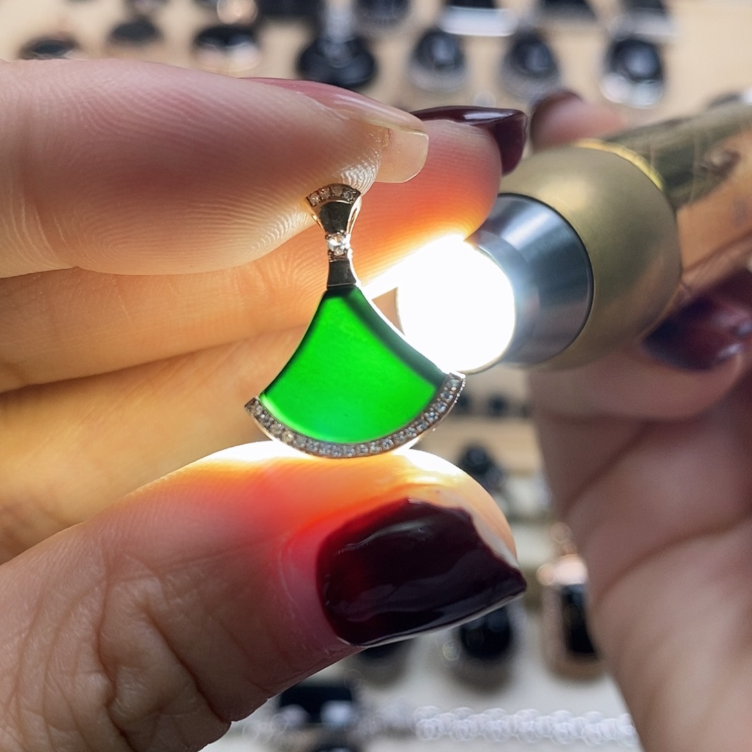 翡翠颈饰18K金镶嵌墨翠