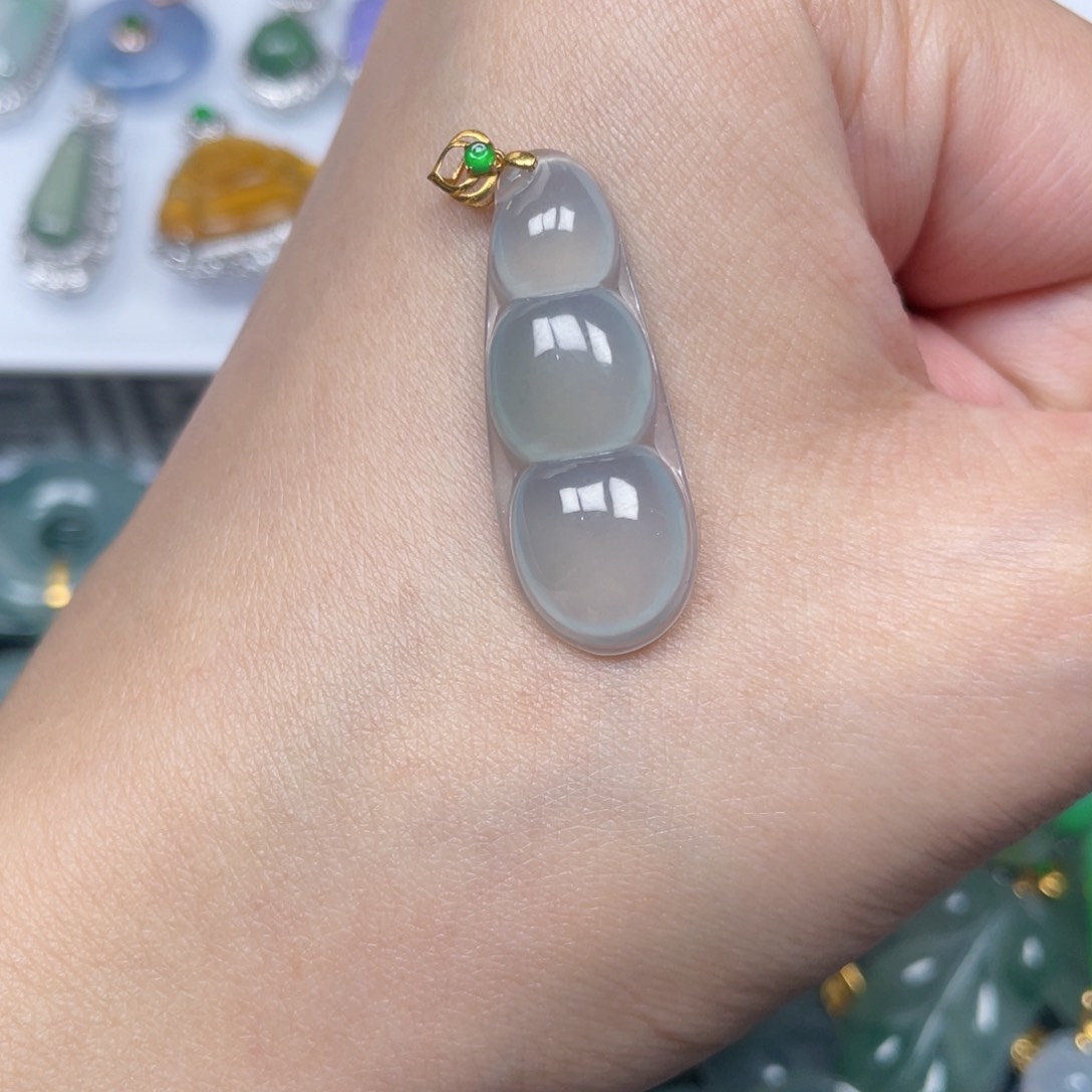 翡翠颈饰18K金镶嵌翡翠