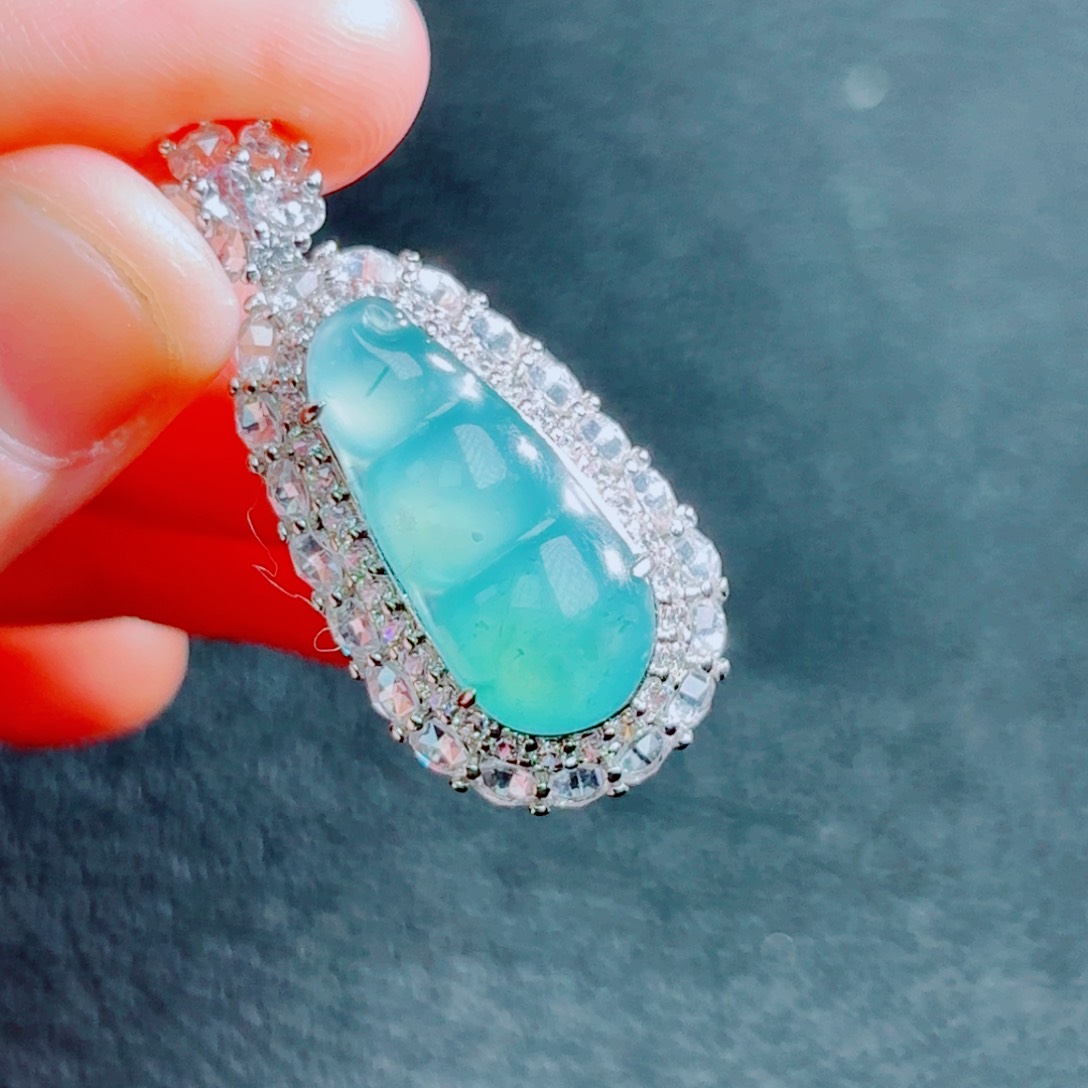 翡翠颈饰未镶嵌豆子