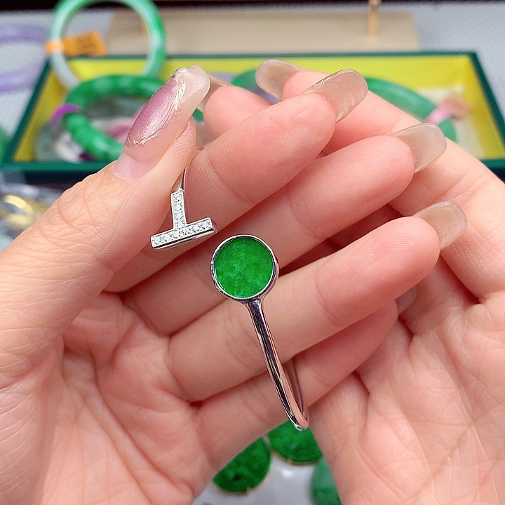 翡翠颈饰银S925镶嵌翡翠