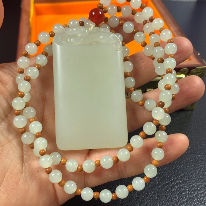 和田玉未镶嵌挂件时**转