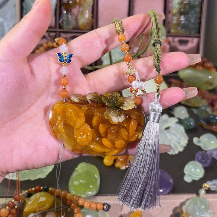 蛇纹石玉未镶嵌颈饰