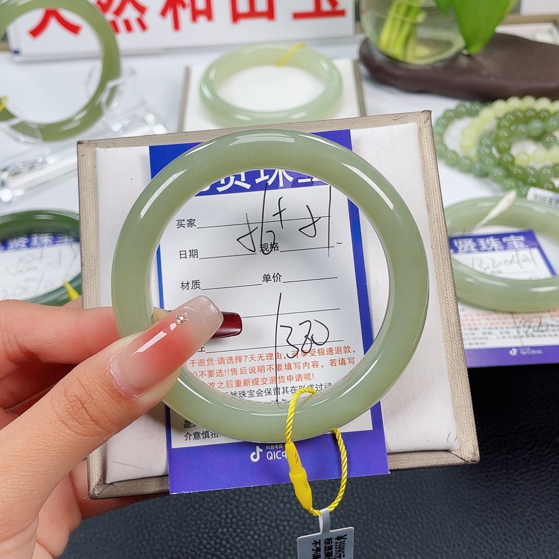 和田玉手镯未镶嵌