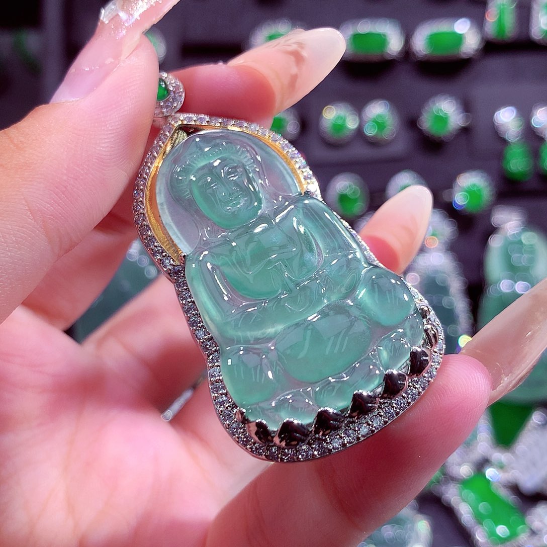 翡翠未镶嵌颈饰挂件