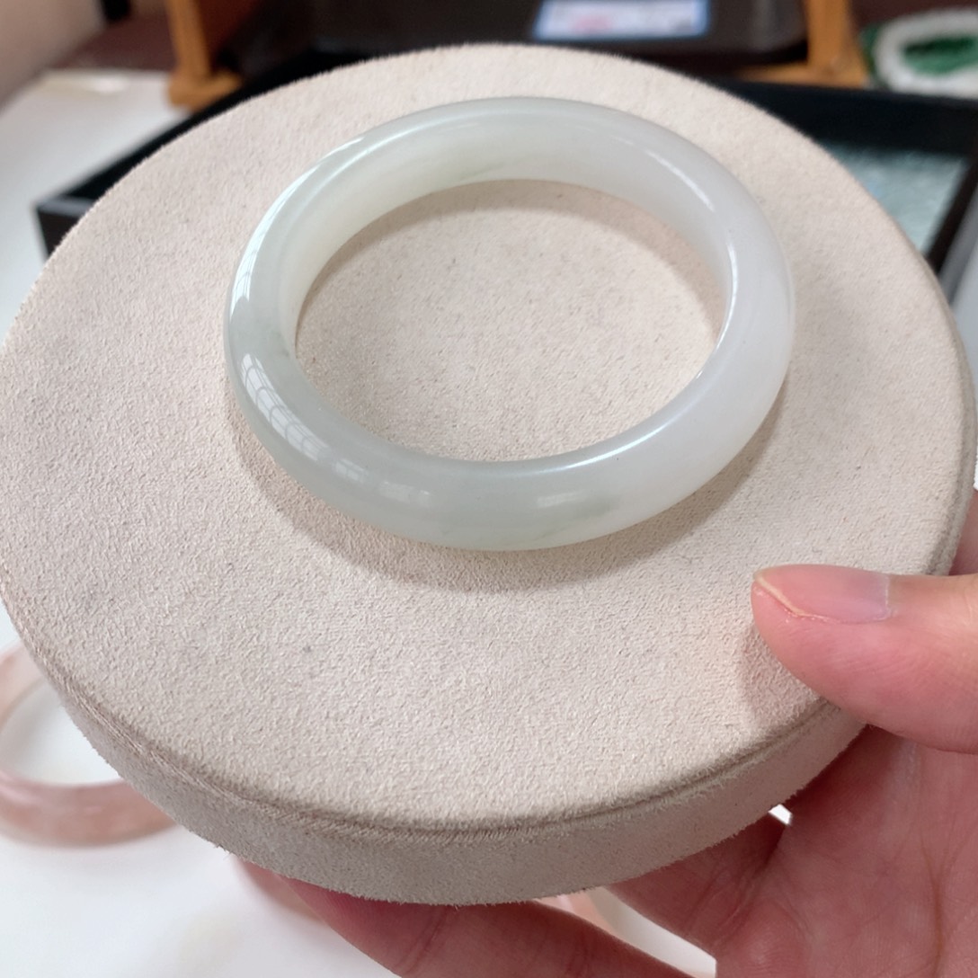 石英质玉未镶嵌手镯