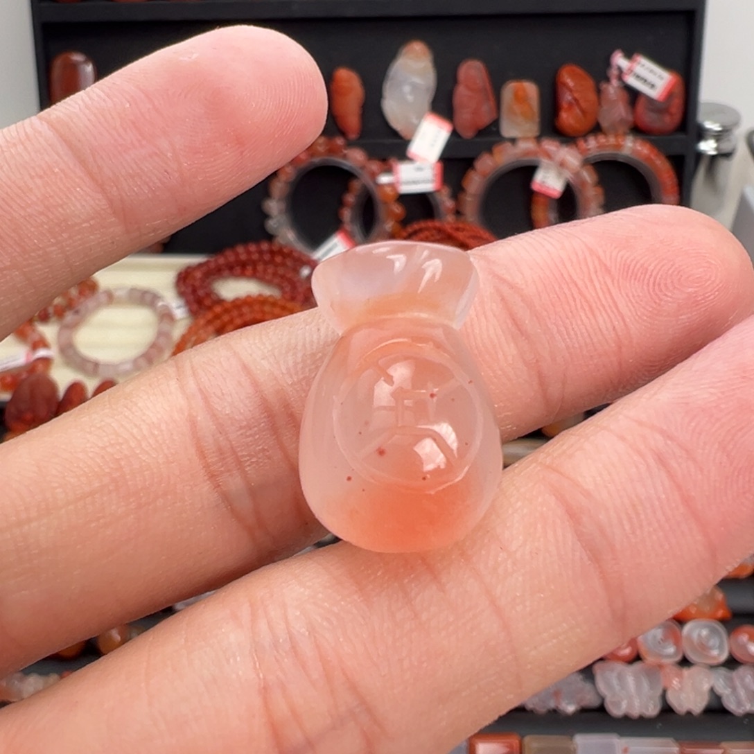 南红玛瑙未镶嵌颈饰钱袋