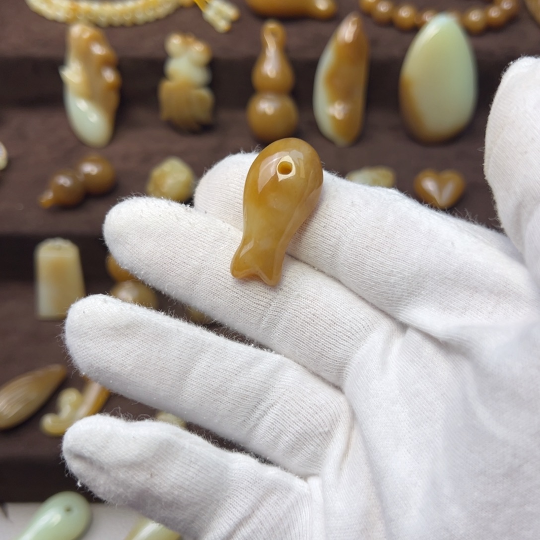 和田玉（糖玉）未镶嵌颈饰