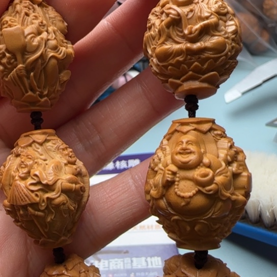 橄榄核手串雕刻工艺